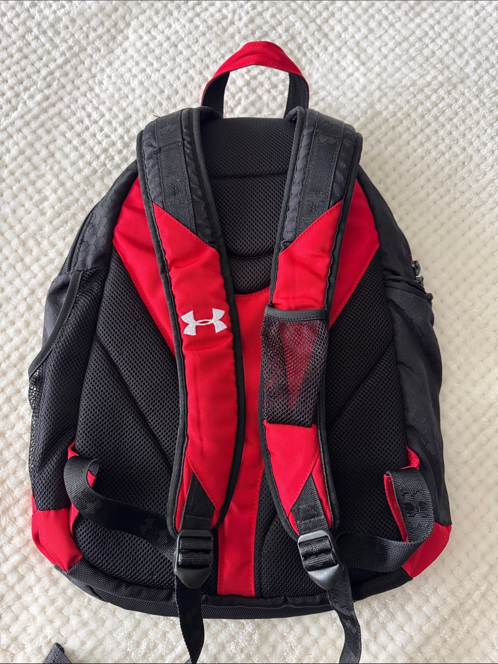 🎒 Under Armour Red & Black Backpack - Picture 5 of 12